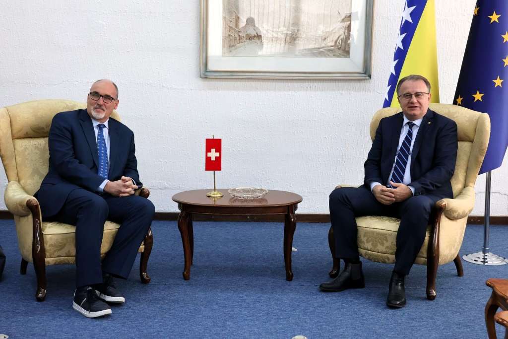 Nikšić sa švicarskim ambasadorom o unapređenju ekonomske saradnje