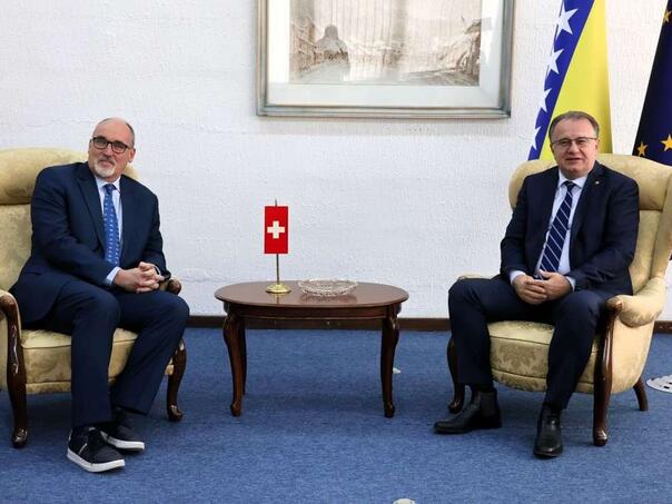 Nikšić sa švicarskim ambasadorom o unapređenju ekonomske saradnje
