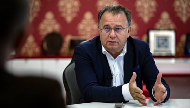 Nikšić se obratio Schmidtu i uputio niz kritika na nametnute odluke