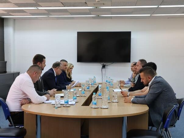 Nikšić se sastao s prevoznicima: Šta je usaglašeno?