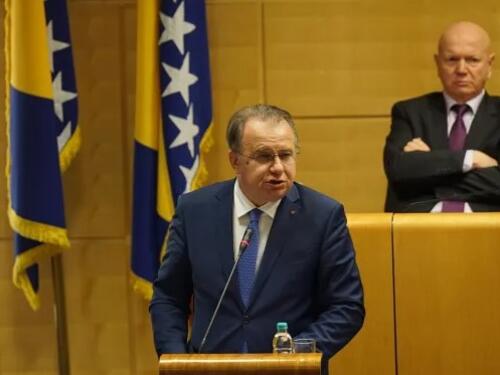Nikšić u Parlamentu FBiH: U 2026. moramo se zadužiti