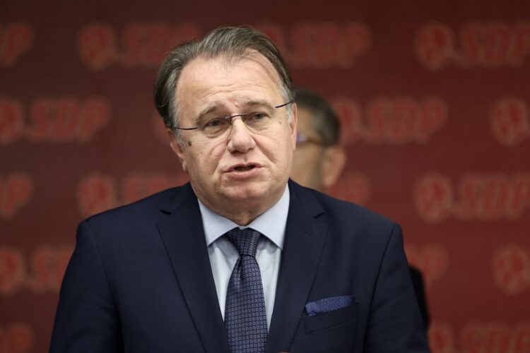 Nikšić uoči sastanka: Razgovor jedini ispravan put