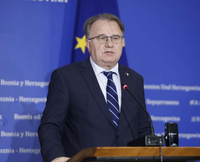 Nikšić: Vlada RS je nelegalna, saradnja s njima je nezakonita
