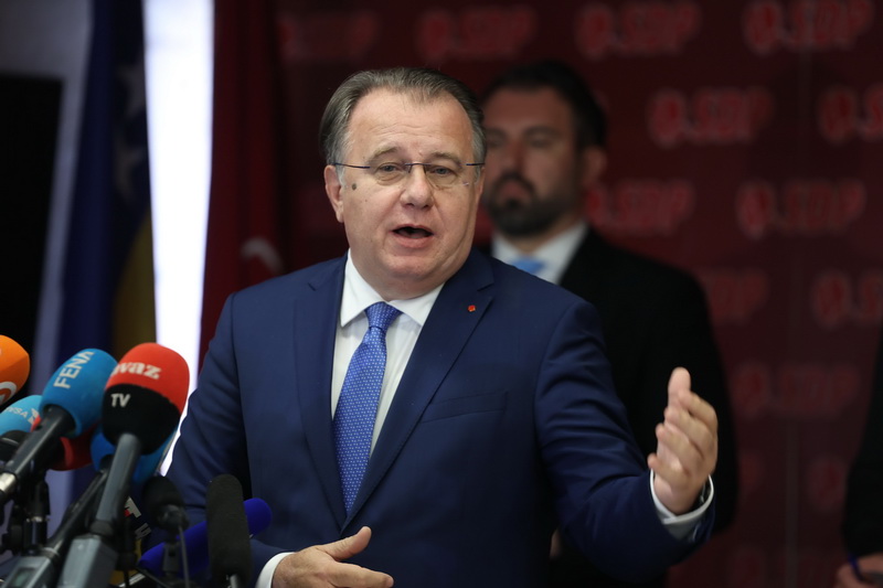 Nikšić: Zastupnici pod pritiskom, nude im nevjerovatne sume