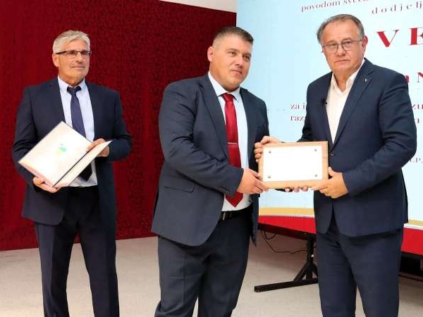 Nikšiću uručena Povelja opštine Vukosavlje