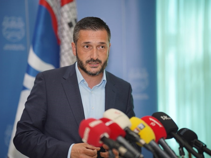 Ninković će tužiti Stanivukovića zbog besplatnih parking karata
