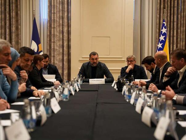 NiP pozvao Schmidta da kazni one koji blokiraju rad državnih institucija