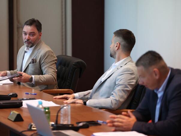 Ništa od pompezno najavljenih razgovora o izbacivanju SNSD-a