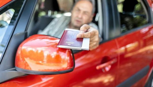 Nizozemska traži suspenziju bezviznog režima ako Srbija ne uvede sankcije Rusiji