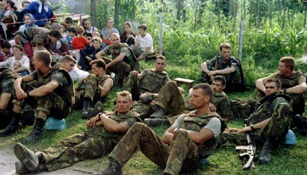 Nizozemska vlada će dati po 5.000 eura vojnicima koji su 1995. bili u Srebrenici