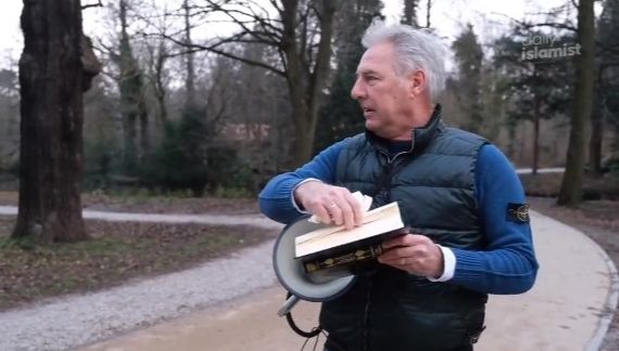 Nizozemski ekstremista u centru Haga pocijepao Kur'an
