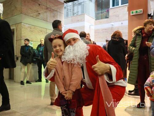 Njemačka ambasada u Sarajevu priredila tradicionalni Božićni bazar