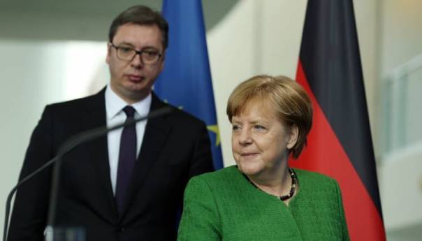 Njemačka analitičarka: Vučićeva zvijezda tamni