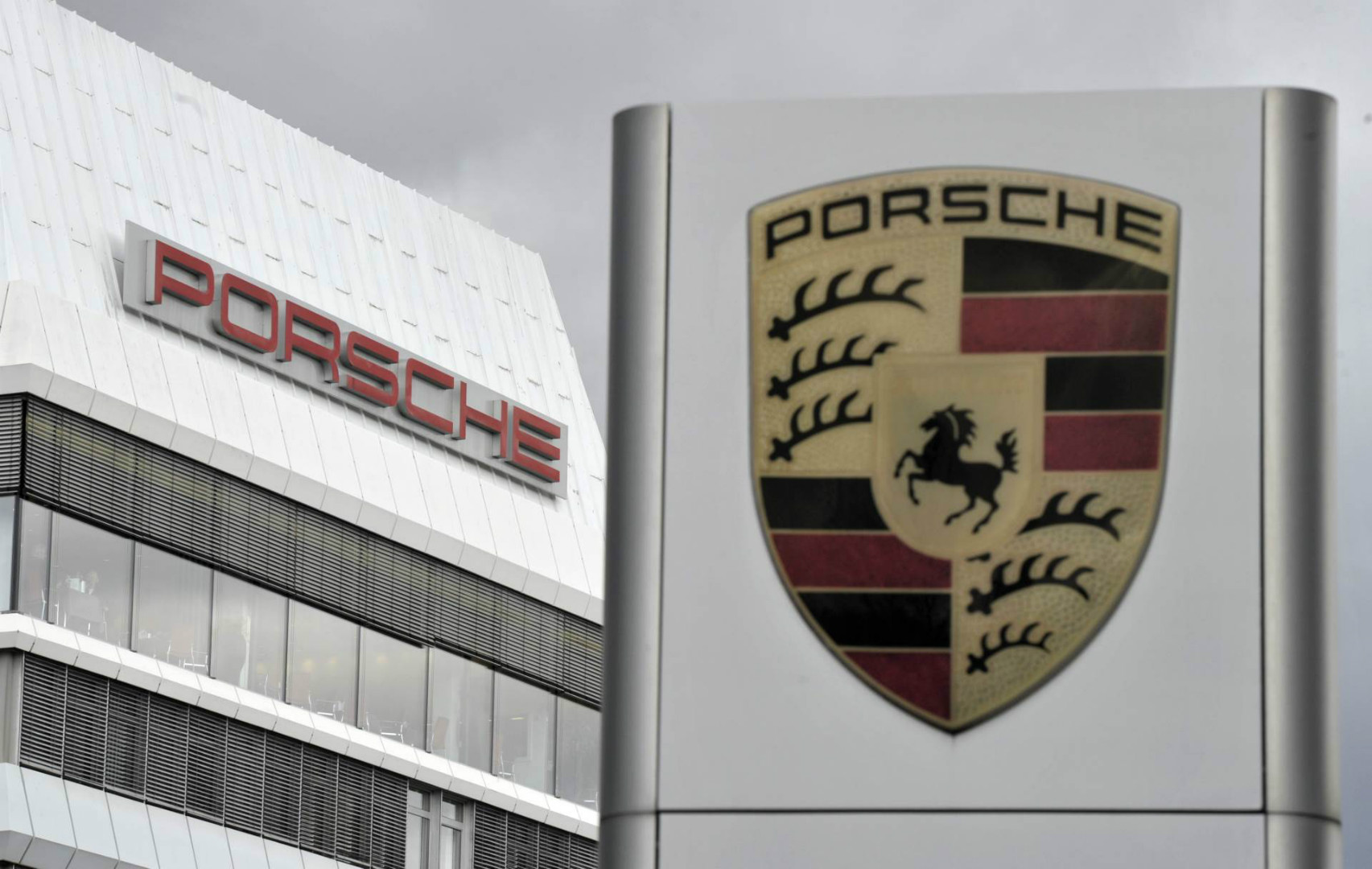 Njemačka pokreće istragu protiv Porschea zbog benzinskih motora