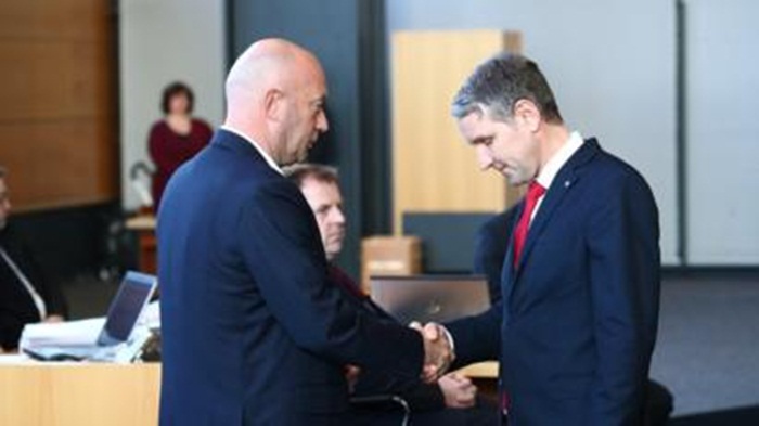 Njemačka: Premijer koga su podržali desničari drugi dan podnio ostavku