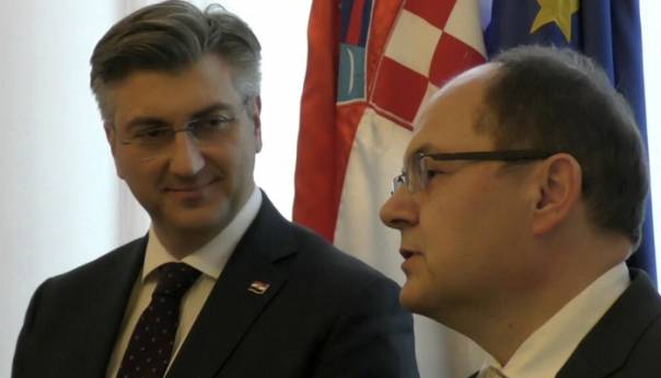 U saradnji s Moskvom: Njemačka ruši Inzka da dovede Schmidta