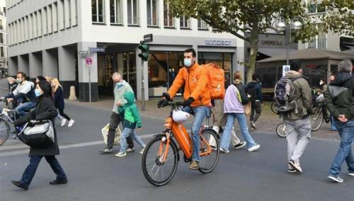 Njemačka ulazi u jednomjesečna ograničenja kako bi smanjila širenje virusa