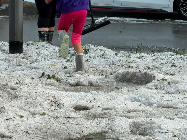 Njemačka: Ulice zatrpane gradom, temperatura pala sa 36 na 19 stepeni
