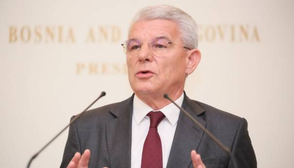 Njemačka vlada pomaže očuvanju mira, sankcije su dio rješenja