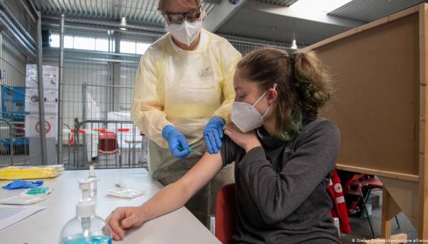 Njemačka vlada: Postojeća cjepiva učinkovita su i protiv novog soja virusa