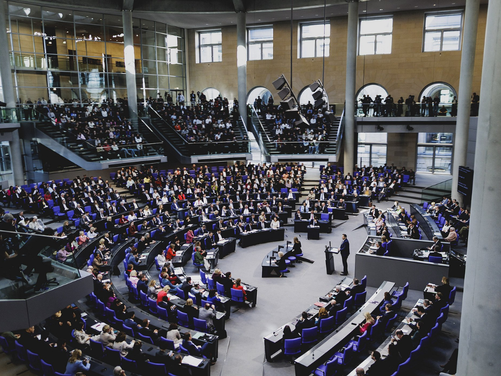 Njemački Bundestag danas započinje rad: Manje zastupnika, ali i veće podjele