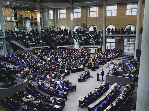 Njemački Bundestag danas započinje rad: Manje zastupnika, ali i veće podjele