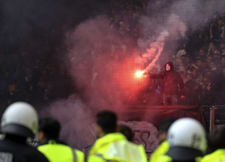 Njemački klubovi kažnjeni sa 12 miliona eura zbog pirotehnike