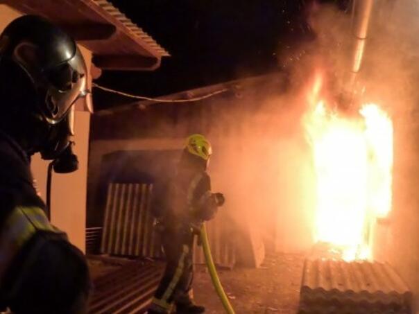 Noćna buktinja u Splitu: Gorjela dva auta