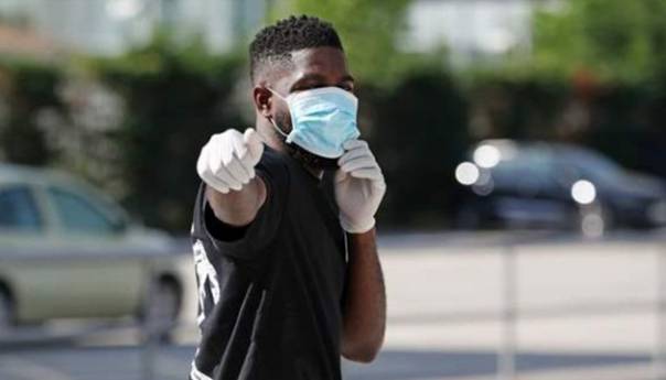 Nogometaš Barcelone Samuel Umtiti pozitivan na koronavirus