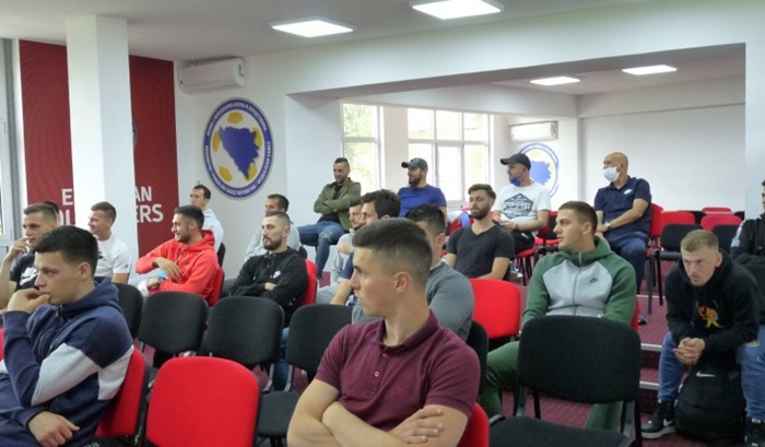 Nogometaši Čelika danas počinju s pripremama za eventualni nastavak sezone