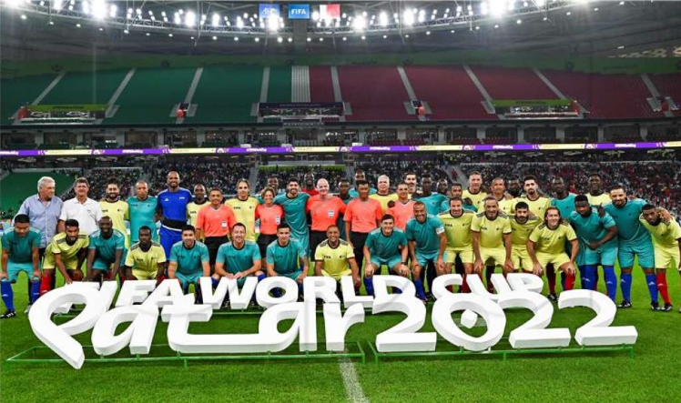 Nogometne legende i radnici odigrali utakmicu, Infantino sudio