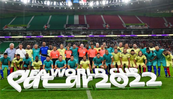 Nogometne legende i radnici odigrali utakmicu, Infantino sudio