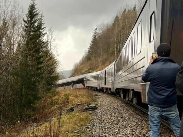 Norveška: Voz sa 50 putnika iskočio iz šina