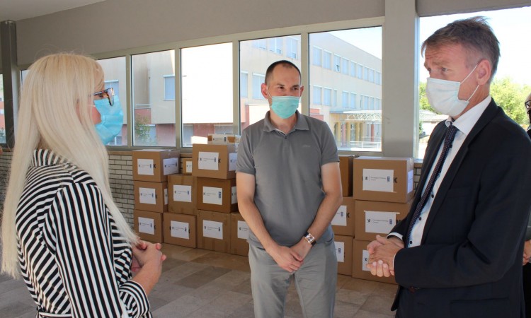 Norveški veleposlanik darovao medicinsku opremu SKB-u Mostar