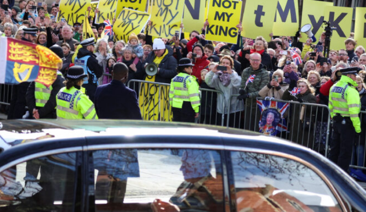 'Not my king': Kralja Charlesa izviždali antimonarhijski demonstranti