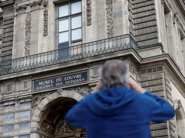Nova atrakcija Louvrea: Prozor kroz koji su lopovi ušli i ukrali nakit vrijedan 88 miliona eura