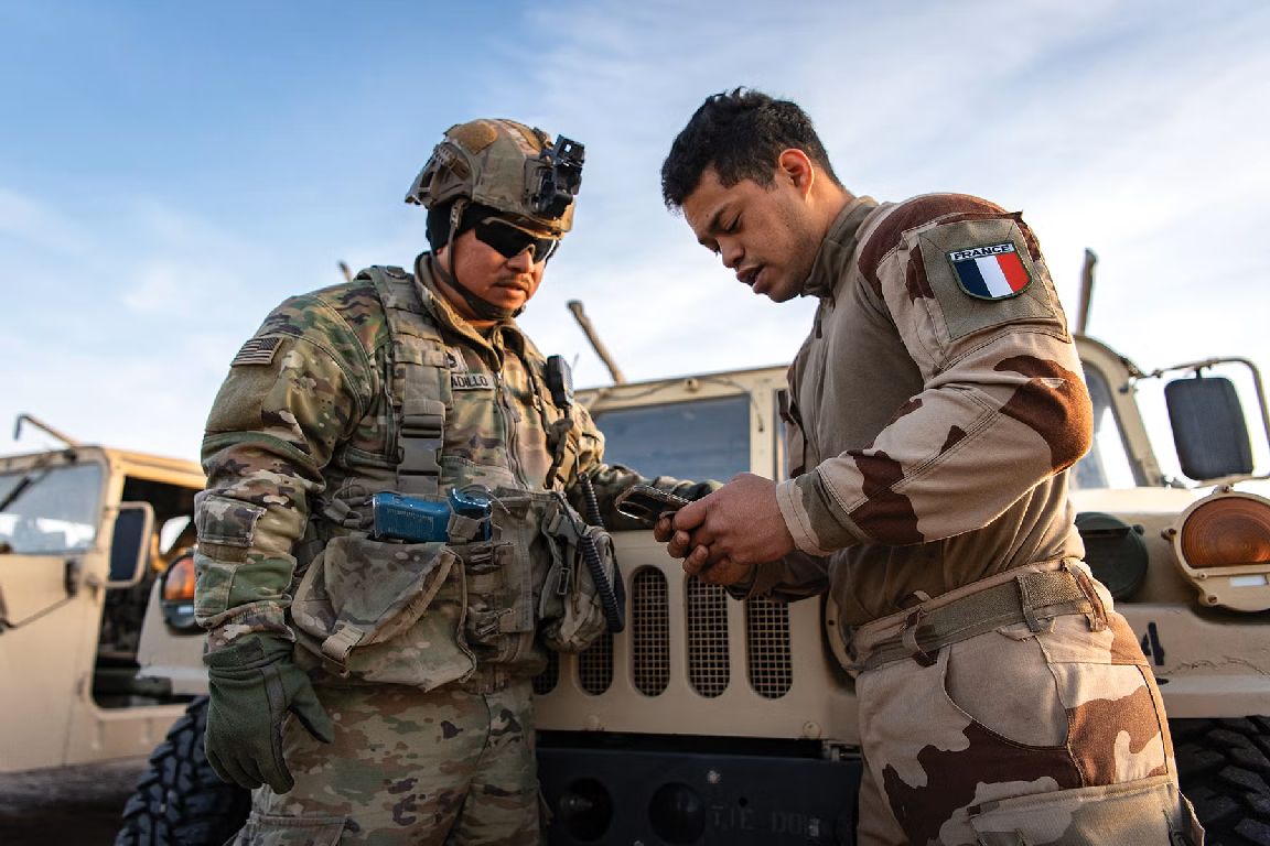 Francuska uvodi plaćenu vojnu obuku