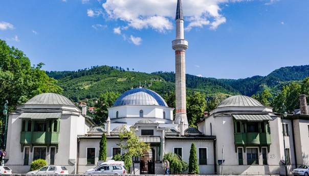 Nova instrukcija: Od danas se namazi klanjaju u potpunosti