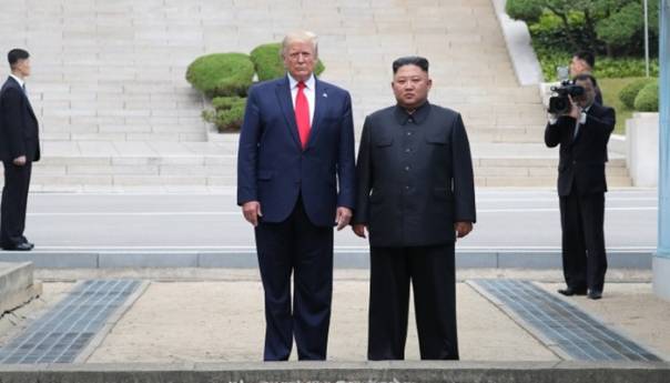 Nova knjiga otkriva pisma Trumpa i Kima