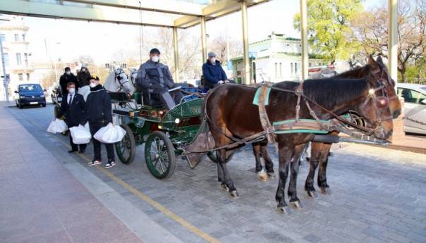 Nova namjena bečkih fijakera - dostava hrane ugroženima