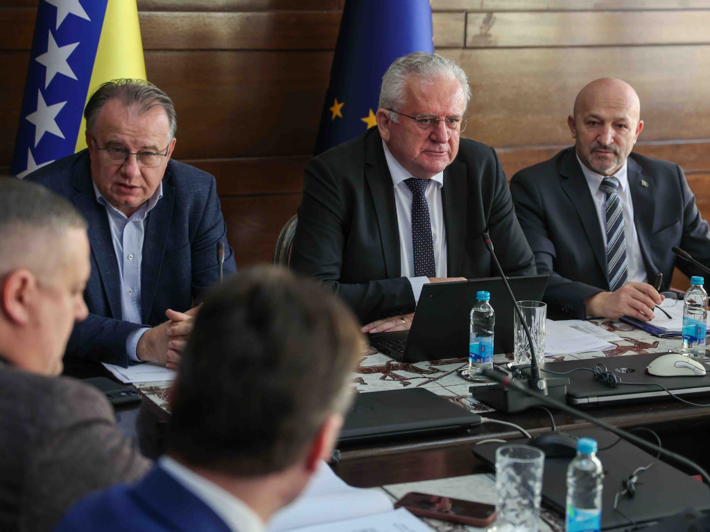 Nova radna grupa, stari problemi: Ko će presjeći pitanje bolovanja?