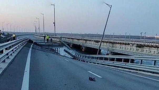 Nova snimka Krimskog mosta nakon sinoćnjih eksplozija