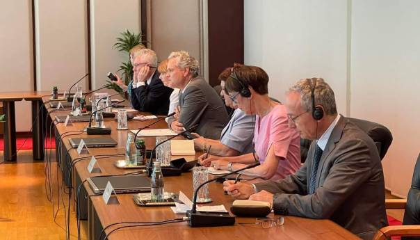 Novac za izbore: Ambasadori predlažu odluku koju je HDZ već odbio