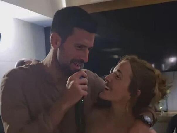 Đoković sa suprugom zapjevao poznati hit Zdravka Čolića