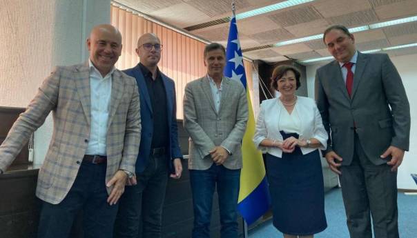 Novalić i Dujmović s predstavnicima Željezničara, Sarajeva i Zrinjskog