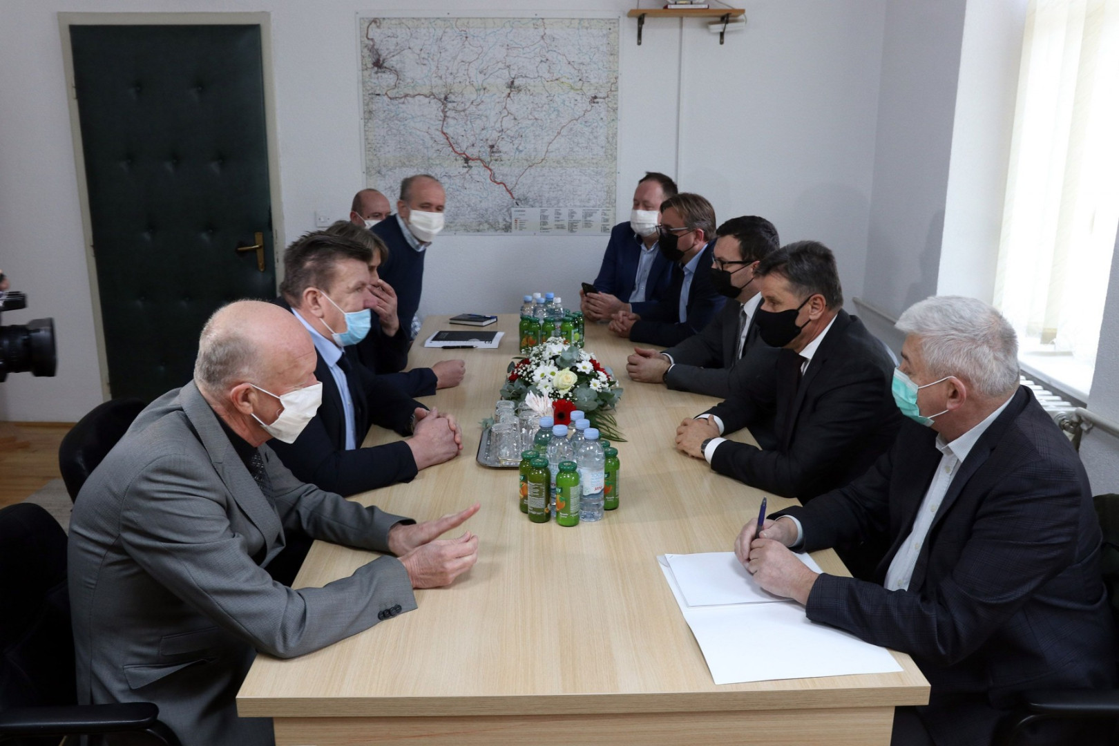 Novalić i Džindić u Varešu: Podrška infrastrukturnim projektima