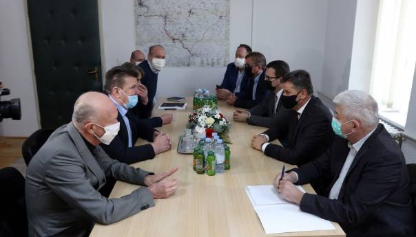 Novalić i Džindić u Varešu: Podrška infrastrukturnim projektima