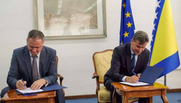 Novalić i Lagumdžija potpisali Memorandum o saradnji Vlade FBiH i VSTVBiH