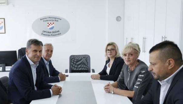 Novalić i načelnica Ćulap razgovarali o poslovnim zonama u općini Odžak