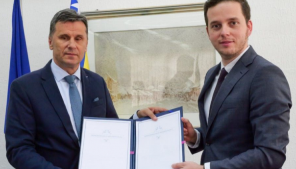 Novalić i Uk potpisali memorandum za unaprijeđenje zatvorskog sistema u FBiH